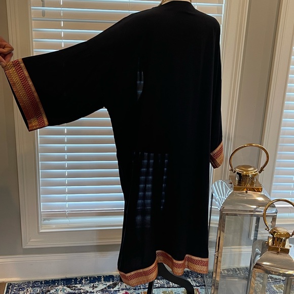 Beautiful black open front kimono with Aztec arm and bottom trim - Picture 11 of 11